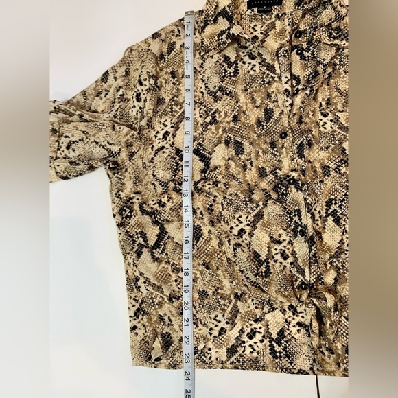 Women’s Loose-Fitting Button Down Tie-Up Snakeskin Print Shirt Sz Medium - Picture 6 of 8